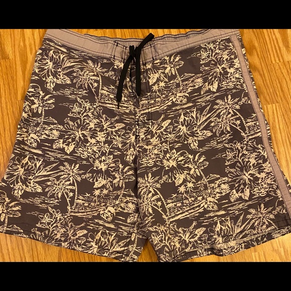 Breakwater men’s board shorts - Picture 1 of 4